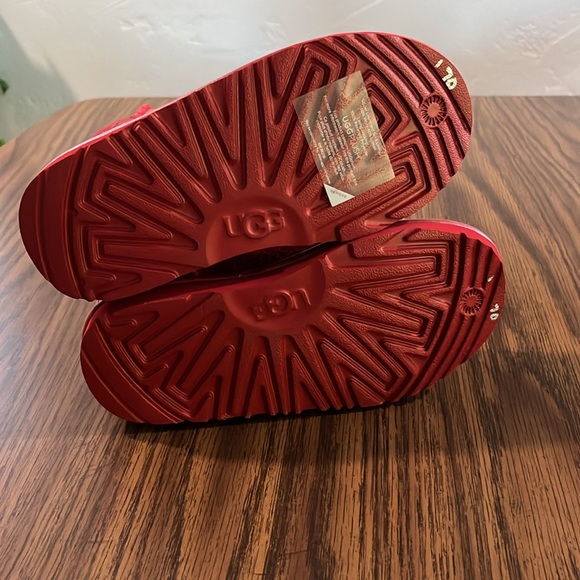 Uggs Red Sparkling Sequin Winter Boots - Picture 4 of 5